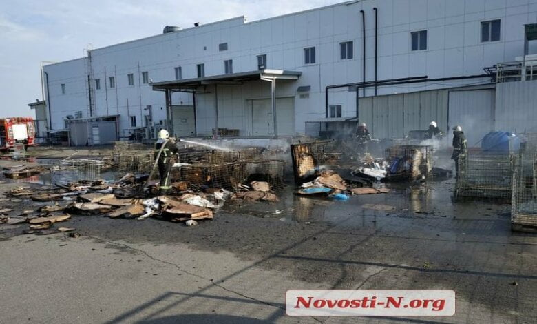 Горела картонная тара: на площадке у супермаркета «Таврия» в Корабельном районе возник пожар | Корабелов.ИНФО