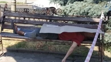 На скамейке в Николаеве обнаружен труп работника авиаремонтного завода | Корабелов.ИНФО