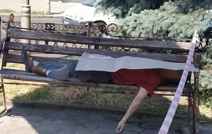 На скамейке в Николаеве обнаружен труп работника авиаремонтного завода | Корабелов.ИНФО