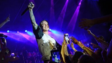 «Вы просто невероятны», - возле «Юности» прошел большой концерт Артема Пивоварова | Корабелов.ИНФО image 6