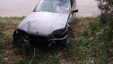 В Лиманах водитель «БМВ» снес забор, бросил авто и сбежал | Корабелов.ИНФО image 1