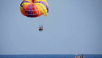 Трагедия на море: 25-летняя женщина погибла во время катания на парашюте | Корабелов.ИНФО