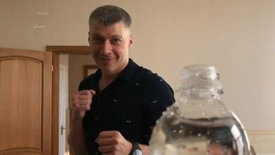 Николаевский нардеп присоединился к звездному челленджу — открыл бутылку ударом ноги (видео) | Корабелов.ИНФО