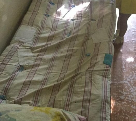 Матрасы из СССР и ржавые кровати: в Николаеве ужаснулись видом палат в детской больнице | Корабелов.ИНФО image 1