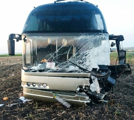 Ночью лоб в лоб столкнулись легковушка и автобус: погибли мужчина и двое детей | Корабелов.ИНФО image 2