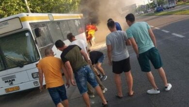 В Корабельном районе на ходу загорелся пассажирский автобус (ВИДЕО) | Корабелов.ИНФО image 2