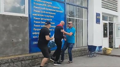 Видеоблогер напал на АТОшника, воевашего на Донбассе с Россией (видео) | Корабелов.ИНФО image 1