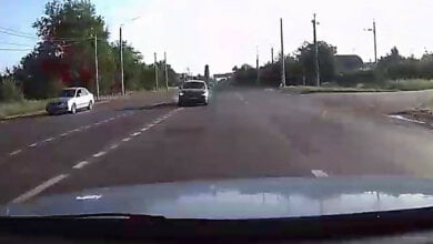 «Я бы таким имбицилам права не выдавал»: на Перегоне «Citroеn» на встречке едва не устроил столкновение «лоб в лоб» (видео) | Корабелов.ИНФО