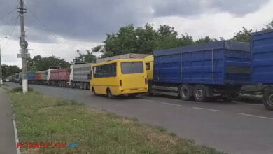 Аварийные ситуации, массовое нарушение ПДД: "оккупация" Корабельного района Николаева "фурами" продолжается (ВИДЕО) | Корабелов.ИНФО