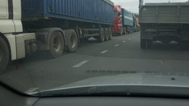 "Сегодня просто ЖЕСТЬ": 5 июля дороги Корабельного района снова оккупировали "фуры", мешая передвижению других машин (ВИДЕО) | Корабелов.ИНФО