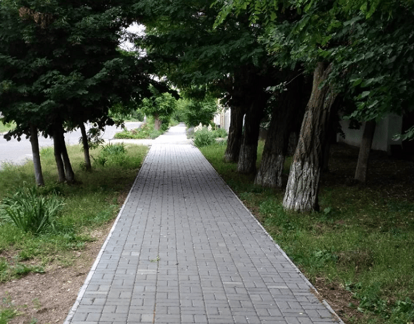 У Корабельному районі Миколаєва відремонтували тротуар біля школи №29 | Корабелов.ИНФО