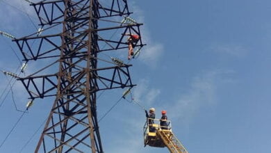 Подросток, которого ударило током на электроопоре, скончался в больнице | Корабелов.ИНФО