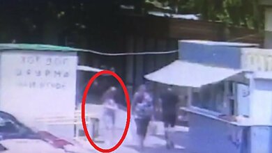 Появилось видео, как в Николаеве женщина выбросила в урну тело новорожденного | Корабелов.ИНФО