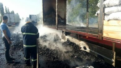 В Витовском районе в прицепе грузовика загорелся уголь | Корабелов.ИНФО
