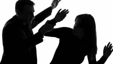 В Николаеве парень во время ссоры облил девушку шампанским и ударил (видео) | Корабелов.ИНФО