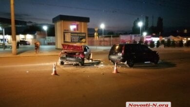 В Николаеве столкнулись три автомобиля — пострадали женщина и ребенок | Корабелов.ИНФО image 2