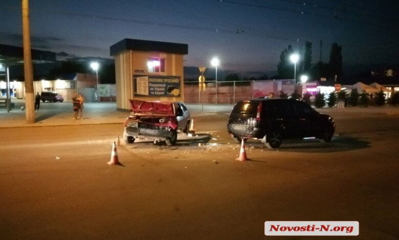 В Николаеве столкнулись три автомобиля — пострадали женщина и ребенок | Корабелов.ИНФО image 2