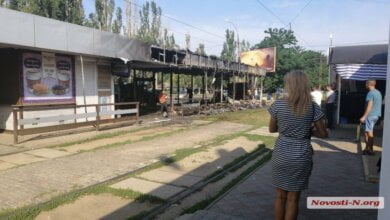 Ночью возле николаевского рынка «Колос» сгорел магазин (видео) | Корабелов.ИНФО