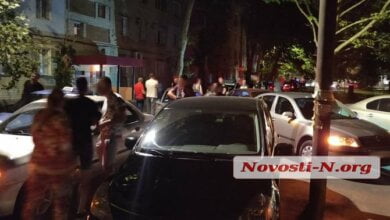 Ночью в Николаеве дрались таксисты и пассажиры: для поддержки «своих» съехалось более 100 такси | Корабелов.ИНФО