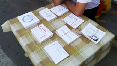 В Николаеве бесплатные книжки по оплате комуслуг продают на рынке | Корабелов.ИНФО