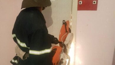 Папа с помощью николаевских пожарных и бензопилы попал к запертому 4-летнему сыну | Корабелов.ИНФО