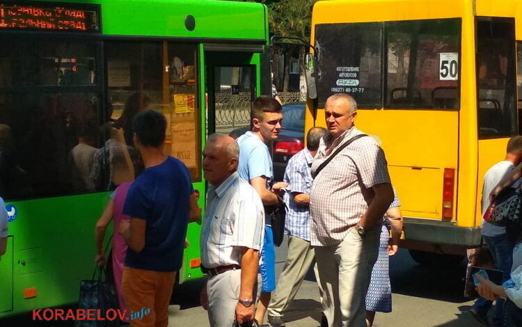 Новый городской автобус врезался в "маршрутку" в Корабельном районе | Корабелов.ИНФО image 1