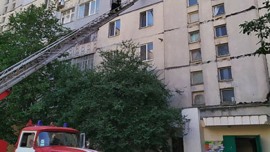 Спасателям пришлось лезть в окно на 5 этаже, чтобы прийти на помощь женщине в Корабельном районе | Корабелов.ИНФО