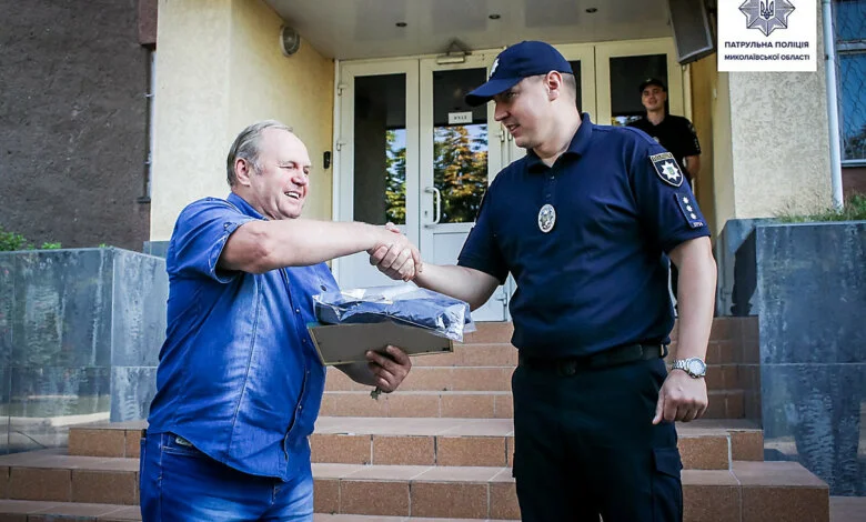 Наградили таксиста, который помог задержать двоих ограбивших церковь в Николаеве | Корабелов.ИНФО