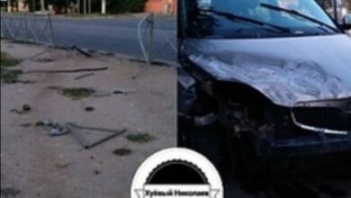 В Корабельном районе водитель "легковушки" на скорости въехал в ограждение | Корабелов.ИНФО