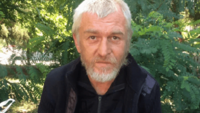 "Всю остановку замусорил, сидит со спущенными штанами", - жительница Корабельного района просит власти помочь бездомному | Корабелов.ИНФО image 2