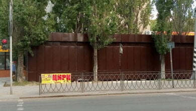 Соратница Сенкевича потребовала от мэра снести незаконные будки в Корабельном районе | Корабелов.ИНФО