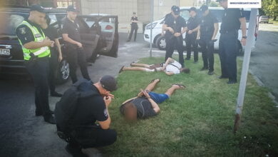 В Николаеве полицейские благодаря таксистам задержали вооруженных воров, обокравших церковь (видео) | Корабелов.ИНФО image 3