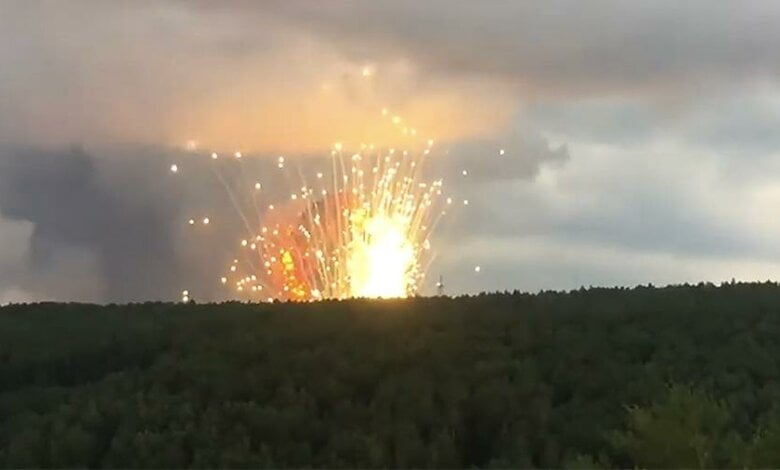 В России горят военные склады с боеприпасами. Слышны взрывы. Идет эвакуация (видео) | Корабелов.ИНФО