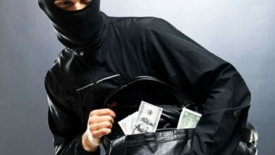 Розбiйники вночi зв’язали чоловiка та пограбували його будинок у Вітовському районi | Корабелов.ИНФО