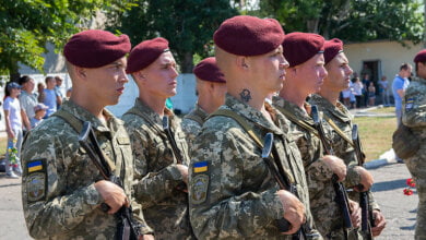 Бойцы 79-й бригады в Николаеве почтили память погибших десантников | Корабелов.ИНФО image 1