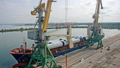 Порт “Ольвия” принял два судна с грузом ветряков. Самые крупные части - длиной более 25 метров | Корабелов.ИНФО image 1