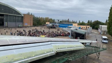 У колі можновладців та родичів: авіаремонтний завод "НАРП" відсвяткував своє 80-річчя | Корабелов.ИНФО image 4