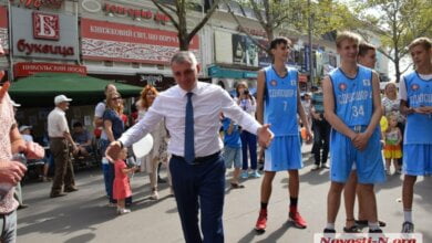 «Надеюсь, мы переизберем такого позорного мэра», - перепалка жительницы Николаева с Сенкевичем (видео) | Корабелов.ИНФО