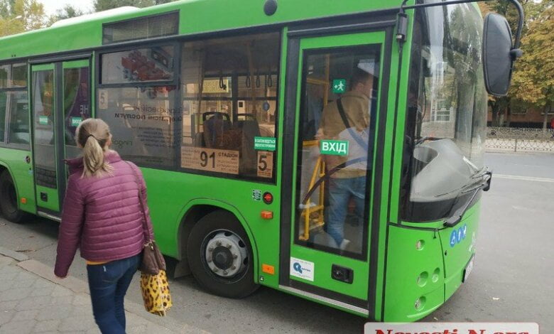 Городской автобус 91-го маршрута зажал дверью женщину и протащил несколько метров | Корабелов.ИНФО