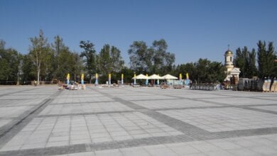 Как же без них? На новой площади в Николаеве устанавливают «пивные зонты» | Корабелов.ИНФО