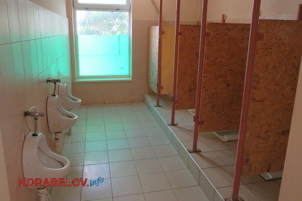 туалет для мальчиков в Николаевской школе №1