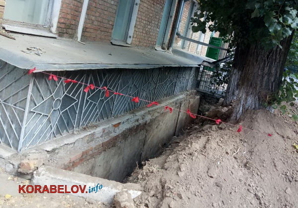 котлован под домом с магазином