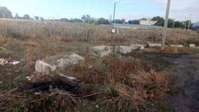 У Корабельному районі встановили бетонні блоки, щоб попередити несанкціоноване скидання сміття | Корабелов.ИНФО image 2