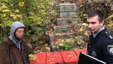 Полиция задержала николаевца, который оставил череп в урне в центре города – второй он принес бывшей девушке | Корабелов.ИНФО image 3