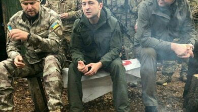 «Я президент страны, а не лох», - Зеленский приказал николаевскому добровольцу убрать оружие (видео) | Корабелов.ИНФО