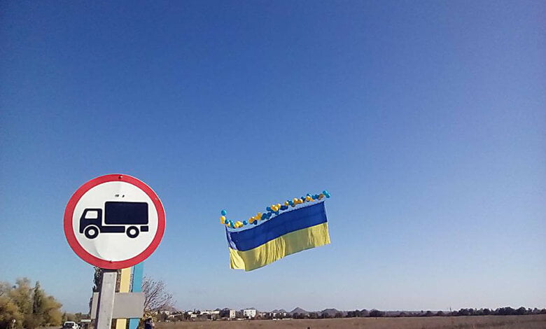 Над оккупированным Донецком пролетел украинский флаг | Корабелов.ИНФО image 1
