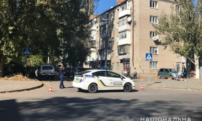 В центре Херсона из проезжающего автомобиля расстреляли двоих мужчин | Корабелов.ИНФО