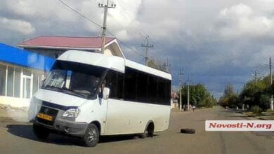 У "маршрутки" в Корабельном районе на ходу отпало колесо (Видео) | Корабелов.ИНФО