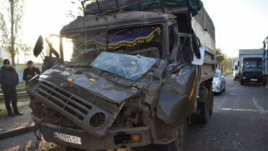 В Николаеве столкнулись два КамАЗа - выезд из Корабельного района оказался заблокированным из-за огромной "пробки" | Корабелов.ИНФО image 1