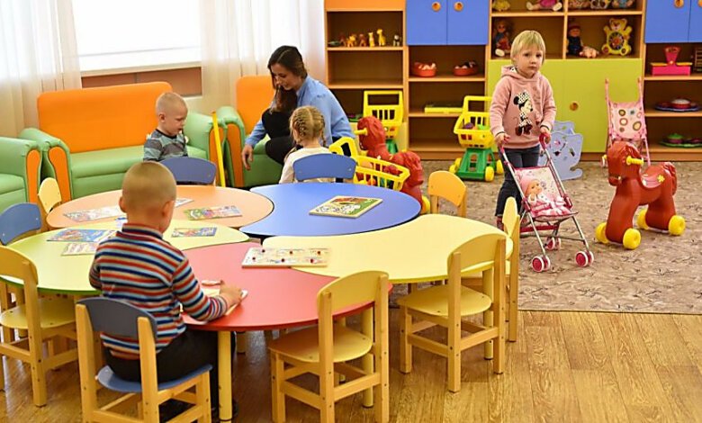 Заклеивала рот скотчем: воспитателю детсада на Николаевщине грозит до пяти лет тюрьмы | Корабелов.ИНФО